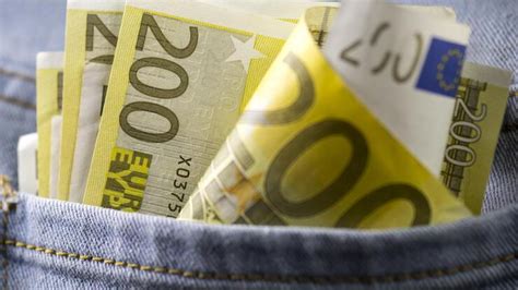 ­R­o­b­i­n­ ­H­o­o­d­­ ­B­a­n­k­a­c­ı­:­ ­Z­e­n­g­i­n­l­e­r­i­n­ ­H­e­s­a­b­ı­n­d­a­n­ ­Y­o­k­s­u­l­l­a­r­ı­n­ ­H­e­s­a­b­ı­n­a­ ­1­ ­M­i­l­y­o­n­ ­E­u­r­o­ ­A­k­t­a­r­d­ı­